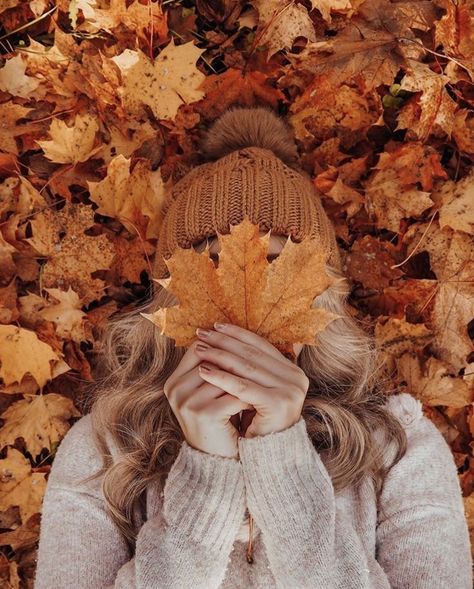 Autumn Photography Portrait, Pumpkin Patch Photoshoot, Fall Photo Shoot Outfits, Fall Shoot, Fall Portraits, Photographie Portrait Inspiration, Winter Photos, Halloween Photoshoot, Fall Photoshoot