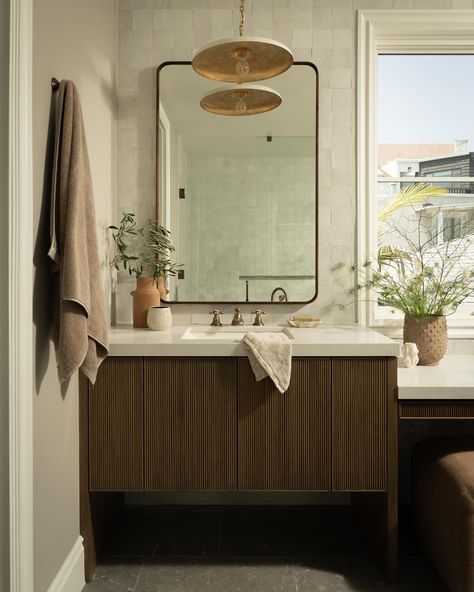 Primary Bath showing off that summer glow 🤍 . . . . @hugo.landa.garcia @jfournierdesign @levinehomes #interiordesign #interiorstyling #interiors #interior #bathroomdesign #masterbath #primarybath #vanity #reeded #reed #architecture #construction #interiordecor #vanitydesign #cabinetrystyle #homeinspo Zellige Backsplash, Los Angeles Interior Design, Primary Bath, Architecture Construction, Vanity Design, Summer Glow, Cozy Feeling, House Inspo, Master Bath