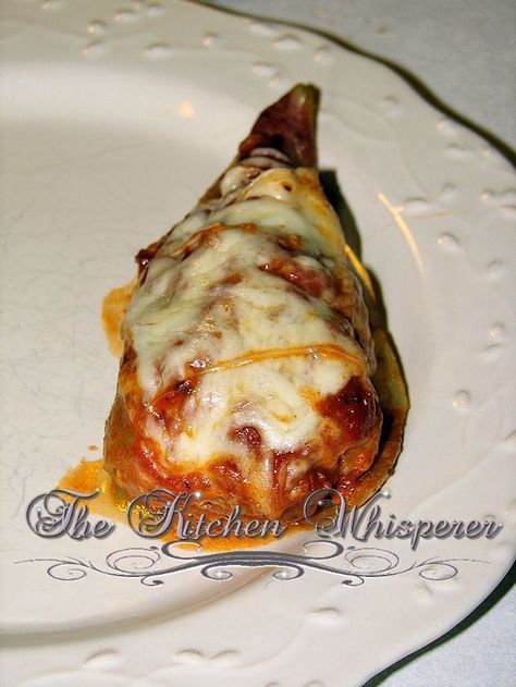 Hot Sausage Stuffed Banana Peppers.  You can use nitrate-free chicken sausage to make it healthier. Hamburger Dinners, Recipes With Banana Peppers, Sausage Peppers, Pepper Recipes, Banana Peppers, Hot Sausage, Italian Recipe, Sausage And Peppers, Recipe Dinner