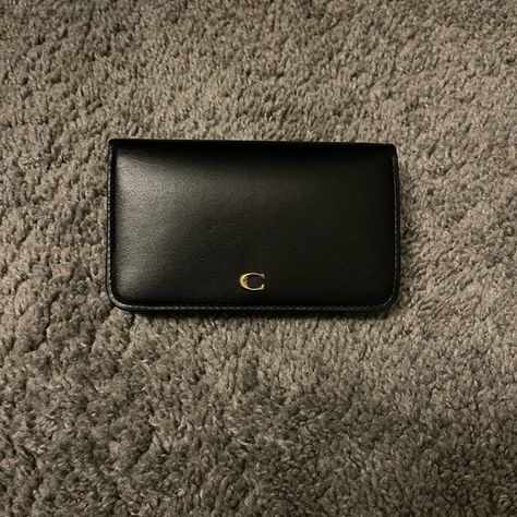 Coach slim card case Black Wallet Aesthetic, Coach Wallet Aesthetic, Wallet Aesthetic, Just Aesthetic, Handbag Essentials, Jelly Nails, Classy Aesthetic, Coach Wallet, Black Wallet