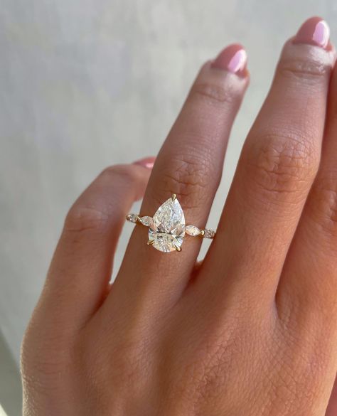 Cullen Jewellery | Custom Engagement Rings | Pear solitaire with accent band? YES PLEASE✨⁠ ⁠ A gorgeous customised version of our Jacinta engagement ring💍⁠ ⁠ Would you say yes to this … | Instagram Wedding Rings Art, Pear Wedding Ring, Promise Rings Vintage, Eternity Engagement Ring, Halo Wedding Ring, Ring Rosegold, Future Engagement Rings, Art Deco Wedding Rings, Wedding Rings Halo