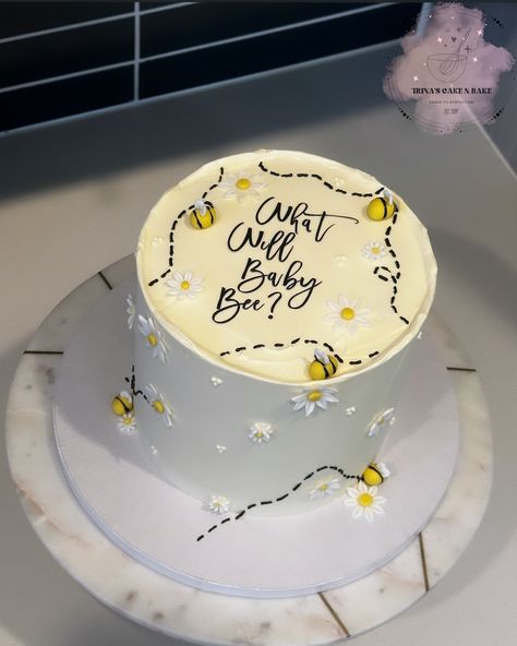 Gender Reveal Cake 🐝 How lucky am I to be a part of so many special occasions. Truly grateful What do you think?! Boy or Girl Cake drum • @cakebonofficial Food gel • @chefmaster Smoother • @sweet_escape001 Piping tips • @wiltoncakes Everything else! • @heb . . . . . #cake #sanantonio #sanantoniosmallbusiness #sanantoniocakes #sanantonioeats #sanantonioevents #sanantoniofood #sanantoniofoodie #sanantoniobaker #bakedsa #bakery #foodie #food #cakeoftheday #cakeofinstagram #cakeofthew... Dog Gender Reveal Cake, Bee Gender Reveal Cake, Boy Or Girl Cake, Baby Bee Gender Reveal, What Will Baby Bee, Bee Gender Reveal, 6 Cake, Cake Packaging, Gender Reveal Cake