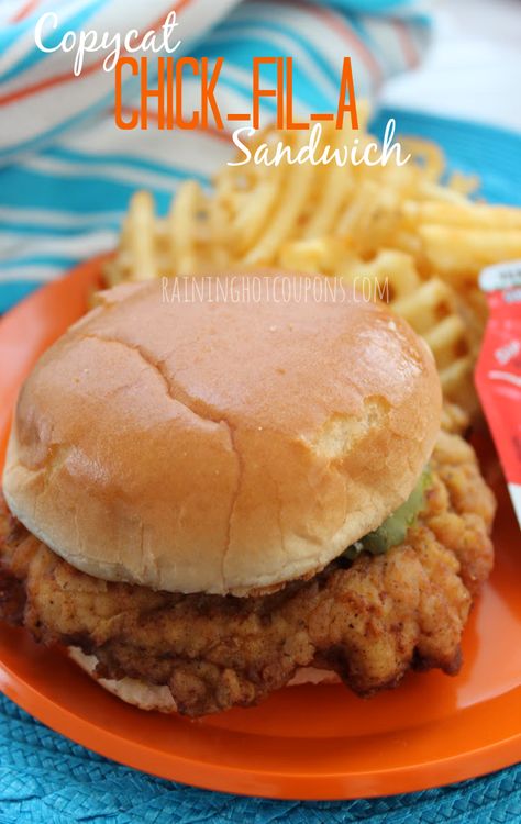 Copycat Chick-fil-A Sandwich Chic Filet, Chick Fil A Sandwich, Copycat Chick Fil A, Copycat Restaurant Recipes, Cat Recipes, Chick Fil A, Veggie Burger, Chicken Sandwich, Wrap Sandwiches