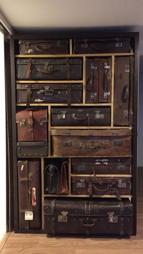 Vintage Suitcase Storage, Steampunk Suitcase, Vintage Suitcase Ideas, Suitcase Wall, Luggage Design, Suitcase Decor, Old Luggage, Suitcase Vintage, Vintage Trunk