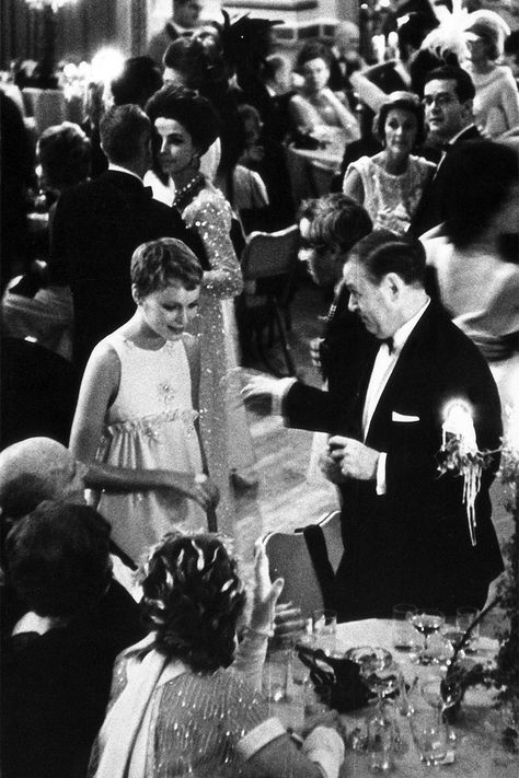 Mia Farrow at Capote's Black and White Ball, 1966 Old Hollywood Party, Pope Kyrillos, Studio 54 Party, Coptic Art, Christian Photos, Glamour Party, Sweet Charity, Mia Farrow, Truman Capote