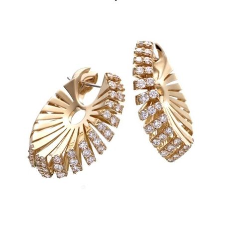 @civetta_rossa on Instagram: “@misenofinejewelry #jewelry #jewellery #highjewelry #highjewellery #instajewels #instajewelry #jewelryoninstagram #jewelryblogger…” Jeweled Earrings, India Jewelry, Gold Jewelry Fashion, High Jewelry, Jewelry Creation, White Diamonds, Modern Jewelry, Designer Earrings, Jewelry Branding