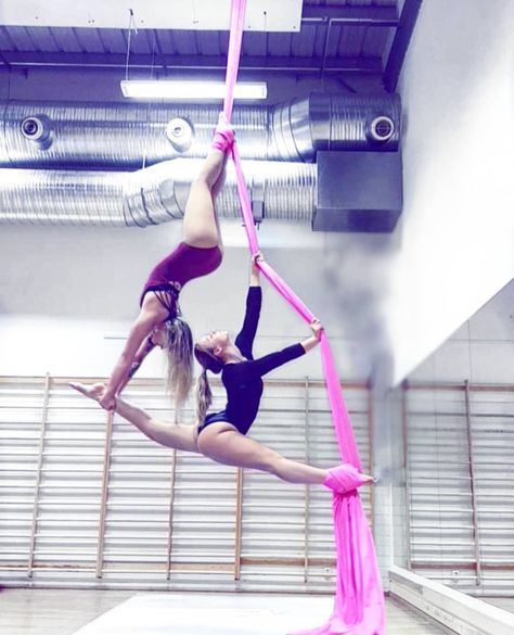 Duo Lyra, Arial Silks, Clown School, Flexibility Routine, Aerial Hammock, Custom Sneakers Diy, Aerial Acrobatics, Aerial Arts, Aerial Silks