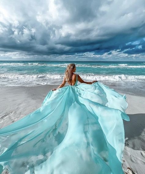 Flying Dress, Beautiful Photoshoot Ideas, Wedding Couple Poses Photography, Beach Photography Poses, Infinity Dress, Photoshoot Dress, Beach Photoshoot, Birthday Photoshoot, Dress Ideas