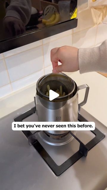 Ellen on Instagram: "I bet you've never seen this before 😱

🍟 Shop this find on my bio 

Or Comment "Pot" and I'll DM the 🔗 to you instantly!!" Family Christmas Presents, Flat Kitchen, Bus Home, Kitchen Necessities, Inside House, Future House Ideas, Modern Tiny House, Christmas Present Ideas, Home Alone