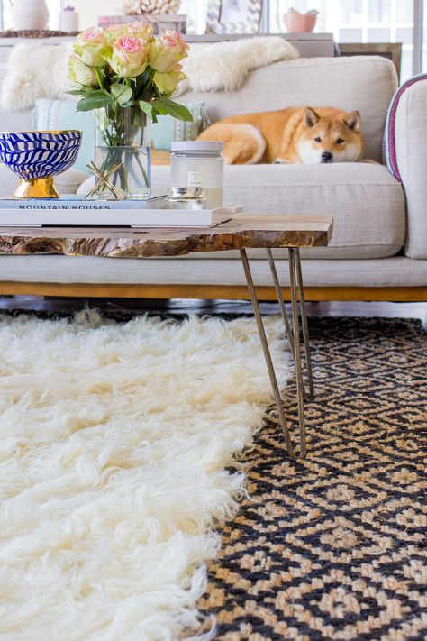 How to Layer Rugs Like a Pro — via @TheFoxandShe Layer Rugs, Small Ideas, Layered Rugs, Ideas Vintage, Living Room Decor Cozy, Flooring Ideas, Living Room Flooring, Beautiful Living Rooms, Room Flooring