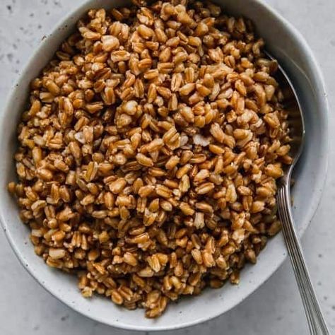 How To Cook Farro (Stovetop 35 minutes or less!) - Walder Wellness, RD | Simple, Healthy Whole Food Recipes How To Cook Farro, Healthy Whole Food Recipes, Farro Salad, Wheat Berries, Grain Bowl, Gluten Free Grains, Fodmap Diet, Recipe Images, Side Dishes Easy