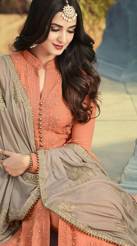 Peach Colour Combinations Indian Dress, Peach Colour Combinations, Sonal Chauhan, Nikkah Dress, Peach Colour, Indian Designer Suits, Salwar Kamiz, Kurta Neck Design, Kurti Designs Party Wear