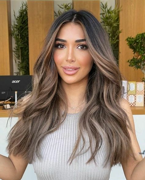 Cool Ashy Brown Hair Balayage, Dark Roots Light Brown Hair Balayage, Thick Money Piece Hair Brunette, Beige Highlights On Brown Hair, Balayage Front View, Brunette Foils, Sandy Brown Balayage, Carli Bybel Hair, Scandinavian Hairline Brunette