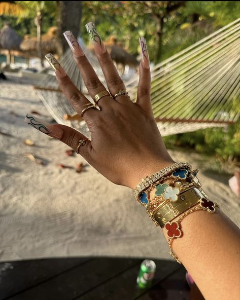 Beautiful Summer Nails, Van Cleef Bracelet, Cleef Bracelet, Gold Bracelet Stack, Bracelets Stacked, Pandora Bracelet Charms Ideas, Neon Acrylic Nails, Gold Bracelets Stacked, Vacay Vibes