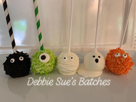 Simple Halloween Cake Pops, Cake Pops Designs Halloween, Mummy Cake Pops, Cake Pops Halloween Cakepops, Cake Pop Designs Halloween, Cake Pop Halloween Ideas, Halloween Cake Pops Easy, Spooky Cake Pops, Cake Pop Designs Birthday