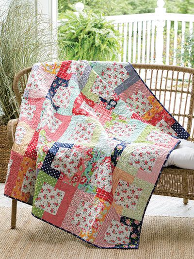 Easy Jelly Roll Quilts For Beginners, Summer Quilt Patterns, Picnic Quilt Pattern, Jelly Roll Quilts, Floral Quilts, Simple Quilts, Charm Quilts, Squares Quilt, Quilt Layers