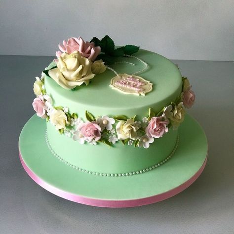 Green Colour Birthday Cake, Pista Green Cake Design, Green Colour Cake, Green Birthday Cake Ideas, Green Birthday Cake, Mint Green Cakes, Green Birthday Cakes, Low Calorie Cake, Birthday Cake Images