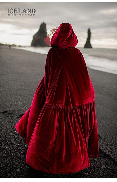 Fantasy Cloak, Cloak Medieval, Velvet Cloak, Winter Cloak, Medieval Cloak, Red Witch, Red Riding Hood Costume, Fantasia Disney, Boho Festival Fashion