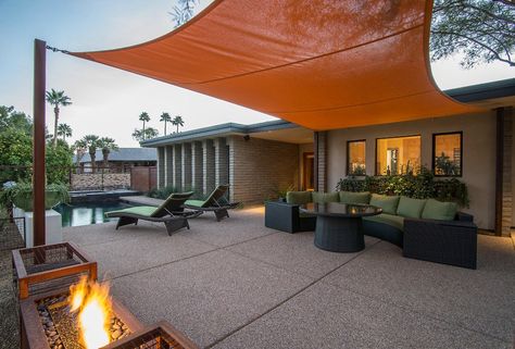 16 Exceptional Mid Century Modern Patio Designs For Your Outdoor Spaces Mid Century Modern Backyard, Mid Century Modern Patio, Mid Century Modern Outdoor, Modern Patio Design, Concrete Patios, Backyard Fireplace, Pergola Design, Modern Outdoor Lighting, Modern Landscape Design