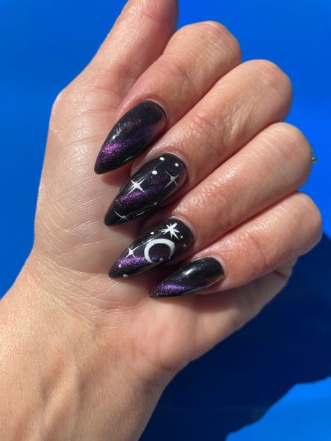 Witchy Nails Almond Short, Triple Moon Goddess Nails, Cat Eye Moon Nails, Short Witchy Nail Designs, Moon Star Nails, Spooky Purple Nails, Nails With Moon Design, Crescent Moon Nail Design, Fall Witchy Nails