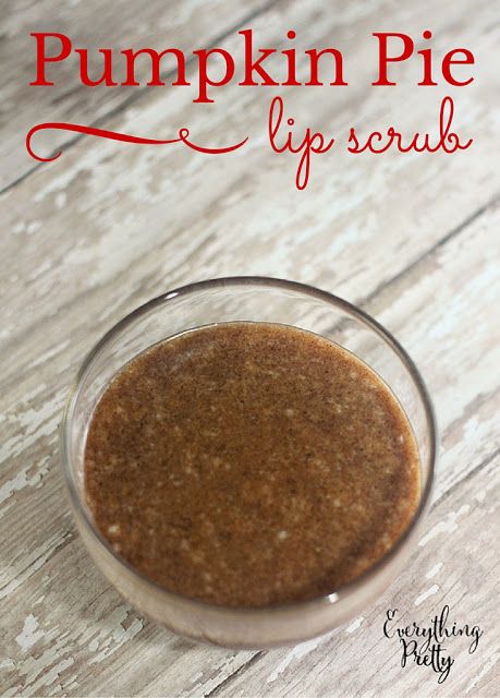 DIY pumpkin pie sugar scrub for lips made with real pumpkin.  #pumpkin #sugarscrub #lipscrub Lip Remedies, Peppermint Lip Balm Recipe, Seasonal Skincare, Minimalist Beauty Routine, Salt Scrubs, Lip Scrub Recipe, Scrub Diy, Peppermint Lip Balm, Lip Balm Recipes