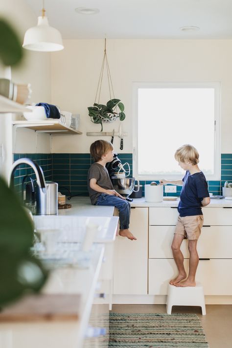 Small Home Tours: Katie of A Dutch Life's 1000 square foot Home for a Family of 5 Wall Bunk Beds, Jordan Ferney, Sliding Wood Doors, Dutch House, Family Apartment, Family Of 5, Oh Happy Day, Small Cabin, Home Tours