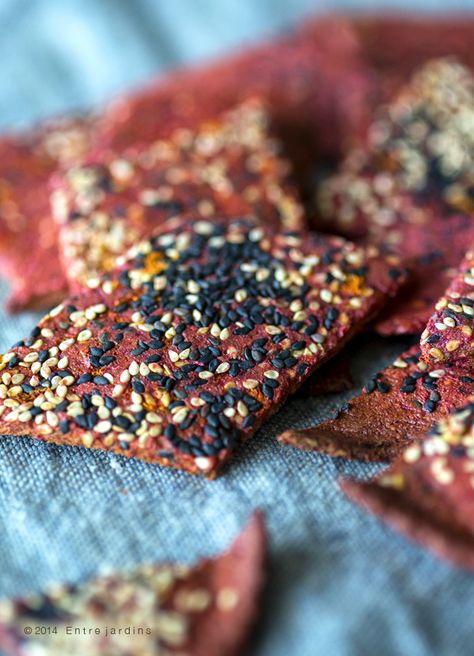 Homemade Chips Recipe, Crackers Gluten Free, Seed Crackers Recipe, Light Lunches, Beet Chips, Seed Crackers, Raw Beets, Allergen Free Recipes, Homemade Chips