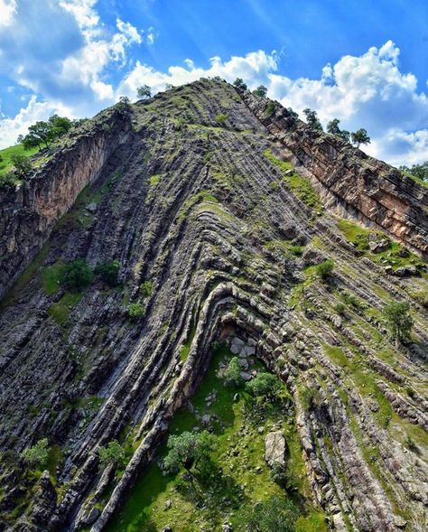 The collision of the Iranian microcontinent with the Afro-Arabian continent resulted in the deformation of the Zagros orogenic belt - geology Fold Geology, Structure Of The Earth, Earth Science Lessons, Zagros Mountains, Physical Geography, Permaculture Design, Geology Rocks, Moon Photography, Vacation Places