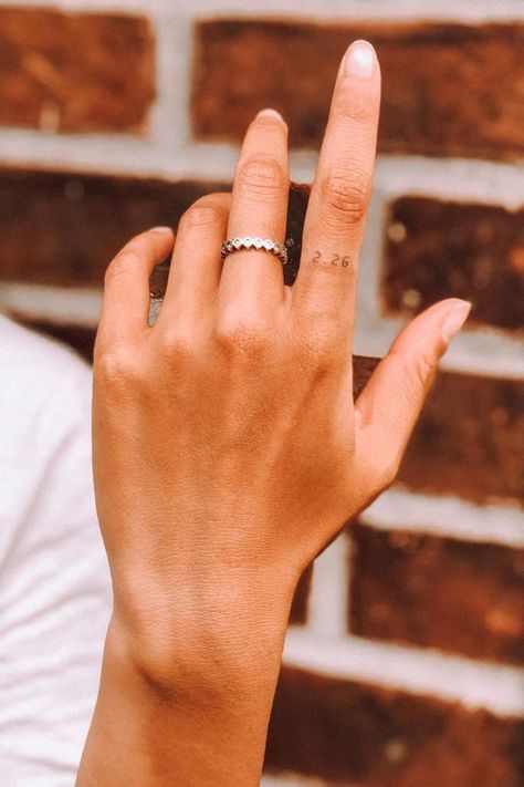 Immortalise a date with this super cute finger tattoo idea. Whether it's an anniversary or a birthday, this is an adorable way to mark an important memory. 📸 mayoanj Date Finger Tattoo, Finger Tattoo Idea, Scratch Tattoo, Date Tattoo, Cute Finger Tattoos, Birthday Tattoo, Date Tattoos, City Tattoo, Health Yoga