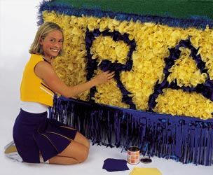 Parade Floats. How sore the fingers got from stuffing the tissue into the chicken wire. Do they make them like this anymore? Parade Float Diy, Parade Float Theme, Parade Float Decorations, Carnival Floats, Homecoming Decorations, Mardi Gras Float, Homecoming Floats, Christmas Parade Floats, Floating Decorations