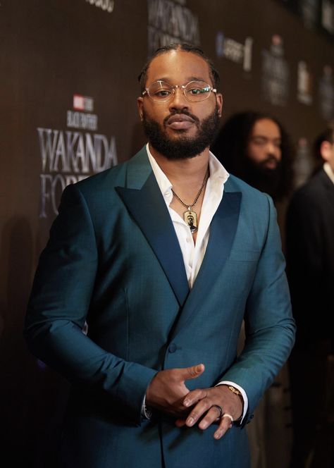 Ryan Coogler, Class Outfit, Awesome Beards, Just Style, Male Poses, Old Money Aesthetic, Celebrity Look, Ad Campaign, Friend Pictures