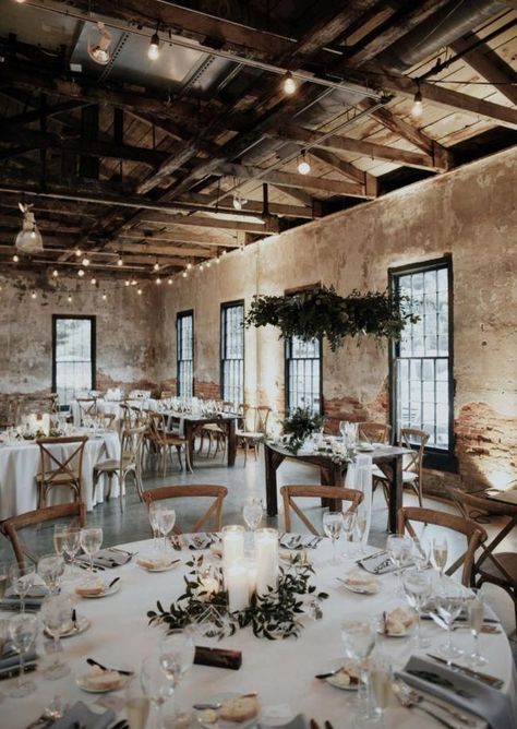 Bohemian Wedding Reception, Industrial Wedding Inspiration, Rustic Wedding Decorations, Summer Bride, Simple Centerpieces, Wedding Cake Designs, Decor Minimalist, Greenery Wedding, Industrial Wedding