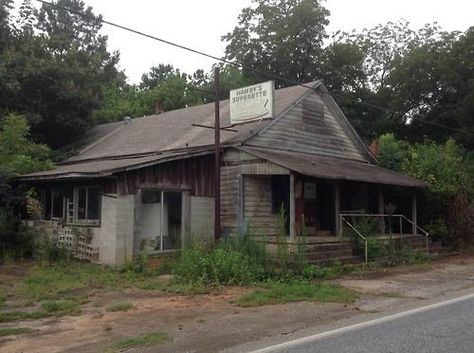 144...Roadside general store, rural Alabama Rural Alabama, Southern Gothic Literature, Old Country Stores, Cozy Fall Decor, Southern Gothic, Back Road, Trailer Park, Weird Pictures, Abandoned Houses