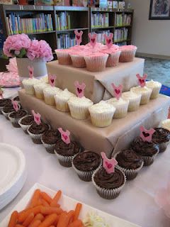 clever way to display cupcakes if you don't have one of those fancy smancy holders! I would use cute paper to cover boxes that matched theme. Display Cupcakes, Diy Cupcake Stand, Diy Cupcakes, Cupcake Display, Cupcake Tower, Food Displays, Cupcake Stand, Bake Sale, 1st Birthday Parties