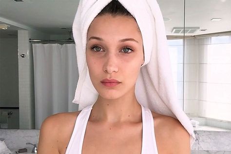 How to Get Fresh Off-Duty Model Makeup in Five Easy Steps Bella Hadid Vogue, Bella Hadid Icon, Vogue Beauty Secrets, Model Makeup, Vogue Beauty, Beauty Guide, Dior Beauty, New Face, Bella Hadid