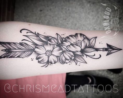 Arrow Tat, Aa Tattoos, Tattoos For Women Small Meaningful, Bouquet Tattoo, Marvel Tattoos, Tattoos For Women Flowers, Dope Tattoos For Women, Arrow Tattoo, Flowers Tattoo