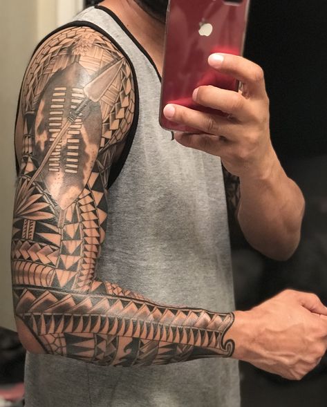 Zulù shield, tribal, waves, full sleeve African Leg Sleeve Tattoo, African Arm Tattoo, African Shield Tattoo, African Style Tattoos, African Tattoo Ideas For Men Sleeve, Zulu Shield Tattoo, African Pattern Tattoo, Black Power Tattoo Men, African Warrior Tattoo For Men