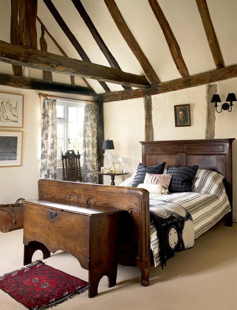 A 15th century country house bedroom in Suffolk. Stunning and characterful Tudor Beams, Country Decorations, Country House Bedroom, Rustic Master, Farmhouse Bedrooms, Nice Rooms, Tudor Cottage, Rustic Inspiration, Bedroom Interiors