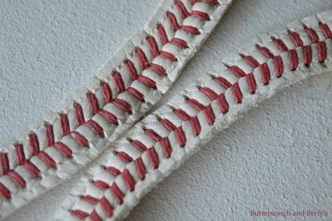 DIY Baseball Bracelet – Butterscotch and Berry's Something Special For Him, Spring And Summer Crafts, Arts And Crafts For Kids Easy, Softball Bracelet, Baseball Bedroom, Baseball Bracelet, Baseball Crafts, Gifts For Baseball Players, Baseball Art