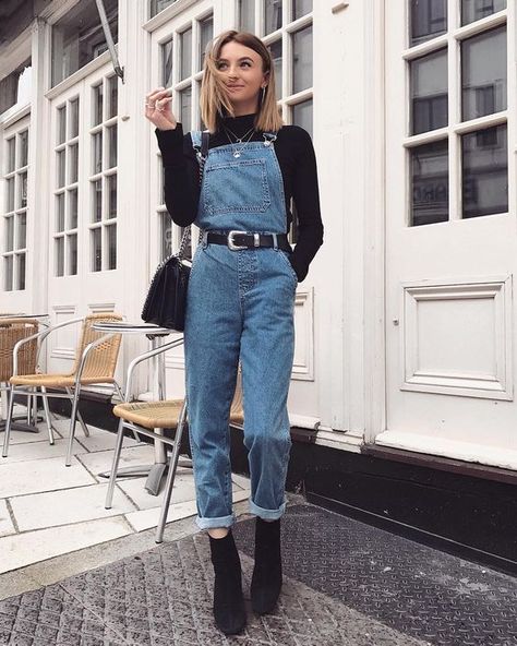 204da255aea2cd4a75ace6018fad6b4ddesc39034350ri Jean Overall Outfits, Style Salopette, Vestiti In Jeans, Overall Outfit, Overalls Outfit, Jeans Overall, Elegante Casual, Indie Outfits, Moda Vintage