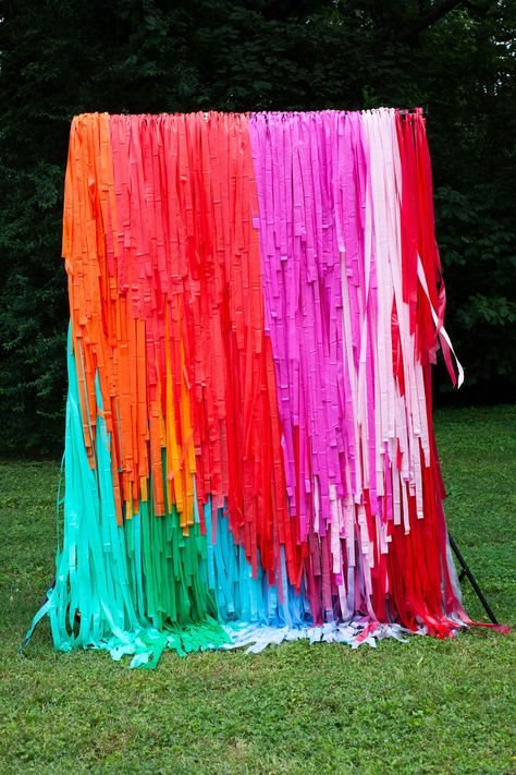 Rainbow Streamer Backdrop, Mexican Backdrop Ideas, Rainbow Fringe Backdrop, Fringe Wall, Fringe Wall Backdrop, Tassel Backdrop, Plastic Tablecloth Backdrop, Diy Streamers, Streamer Wall