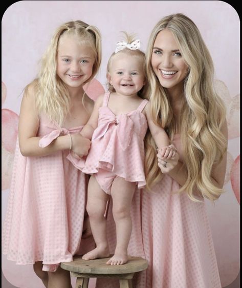 Savannah, Everleigh, and Posie🌸 The Labrant Family, Savannah Labrant, Sav Labrant, Sav And Cole, Mommy Daughter Photos, Savannah Rose, Cole And Savannah, Labrant Family, Mom Daughter Outfits