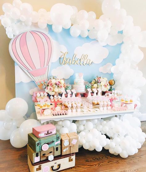 Woo'em on Instagram: “☁️☁️☁️☁️ Macy is sending us up and away with this setup for a hot air balloon themed birthday. I’m here for the ride 👋🏾 📸: @macylimadecor…” Hot Air Balloon Party Theme, Hot Air Ballon Party, Girl Shower Themes, Hot Air Balloon Party, Travel Baby Showers, Baby Shower Centerpieces, Baby Shower Balloons, Baby Party