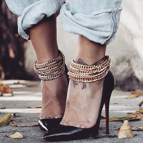 ☻ 2010 Outfits, Jewelry Sale, Classic Hollywood, Web Interface, Beautiful Shoes, Cute Shoes, World Of Fashion, Anklets, Stiletto Heels