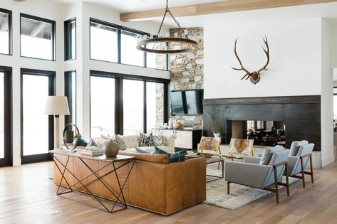 Studio McGee Gives a Utah Mountain Home a Modern Edge | Architectural Digest Modern Lodge Decor, Cozy Farmhouse Living Room, Modern Lodge, Farmhouse Living Room Decor Ideas, Modern Farmhouse Living, Modern Mountain Home, Modern Farmhouse Living Room, Modern Mountain, Lodge Decor