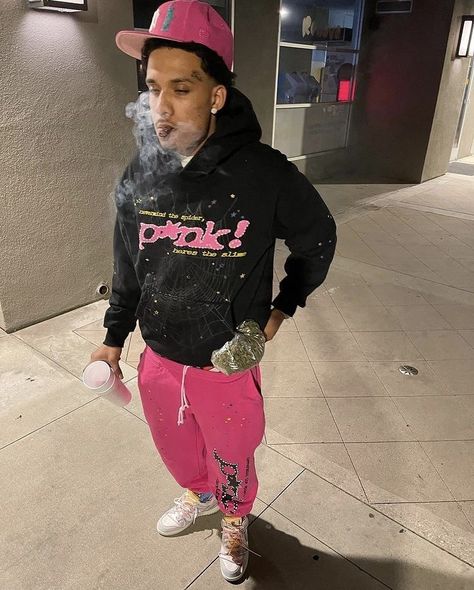 Drip Pics, Sp5der Hoodie Outfit, Crocs Outfit Men, Pink Hoodie Outfit, Jibbitz Ideas, Crocs Outfit, Spider Hoodie, Sp5der Hoodie, Hoodie Outfit Men