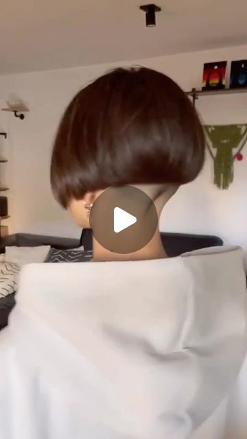 Chili Bowl Haircut, Bowl Haircut Women, Aline Bob, Bowl Haircuts, Undercut Bob, Nape Haircut, Haircut Women, Nape Undercut, Chili Bowl