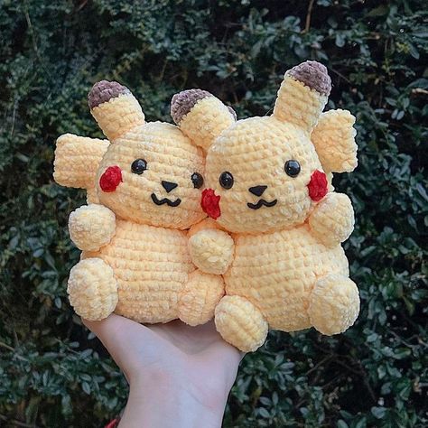 Crochet A Plushie, Pikachu Crochet Pattern Free, Crochet Advanced, Pikachu Crochet Pattern, Crochet Booth, Pikachu Pattern, Crochet Pikachu, Pokémon Crochet, Pikachu Crochet