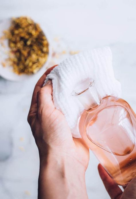 Diy Rose Water Toner, What Is Witch Hazel, Toner Recipes, Homemade Face Toner, Makeup Remover Recipe, Rose Water Diy, Homemade Toner, Witch Hazel Uses, Homemade Makeup Remover