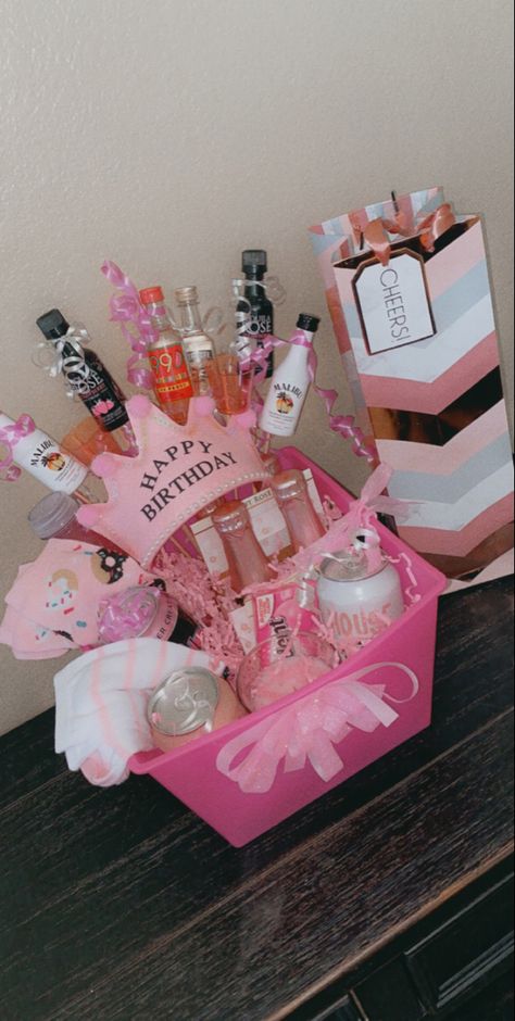 21st Birthday Ideas Basket, 21st Alcohol Ideas, 21st Gift Basket, 21st Bday Gifts Best Friends, 21st Bday Present Ideas, 18th Birthday Presents For Best Friend, 21 Birthday Gift Basket, 21st Bday Gift Basket, 21st Gift Basket Ideas